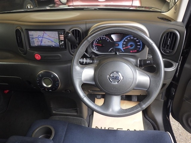 2012 NISSAN CUBE